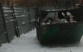 Уборка контейнерной площадки на территории дома по адресу ул. Соловьева, 14